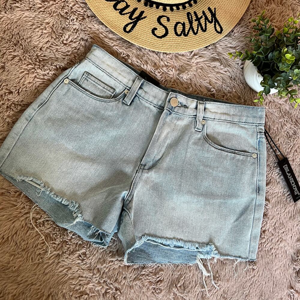 NWT BLANKNYC 'Essex' Classic Cutoff Distressed Light Wash Jean Shorts Size 28